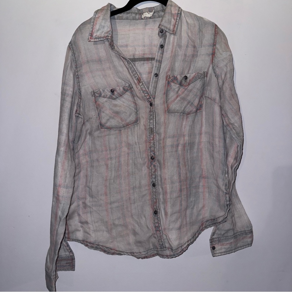 Maurices women’s size medium long sleeve button up shirt plaid